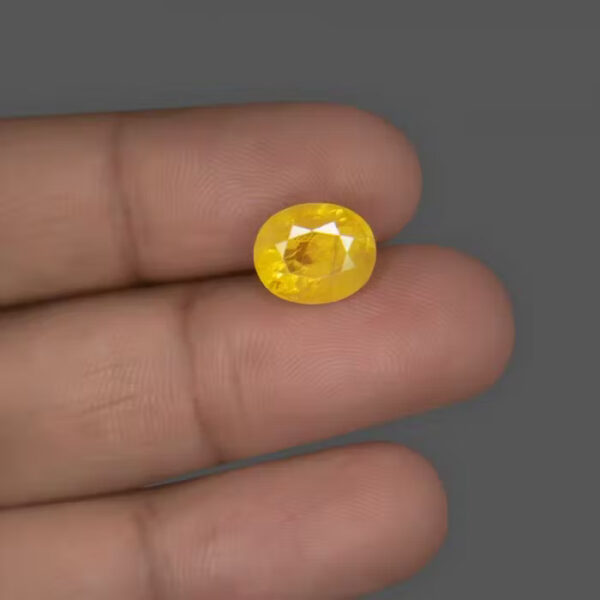 Yellow Sapphire (पुखराज)| 80-110kg | 8 carat/8.72 Ratti - Image 2